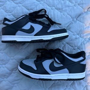Nike dunk low georgetown. 5.5 YOUTH. Fit 7 or 7.5 in women.